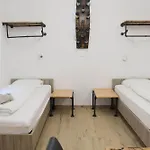 Beer & Wine House شقة *