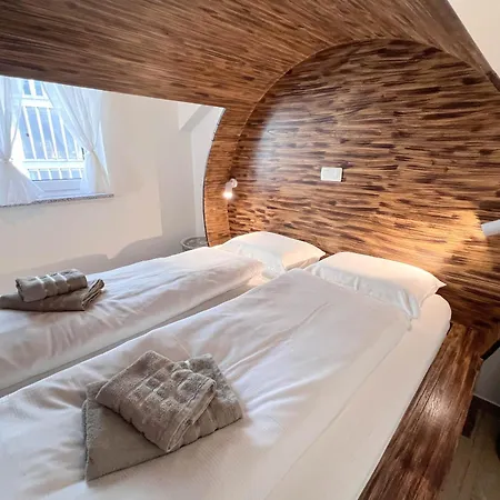 Beer & Wine House شقة *