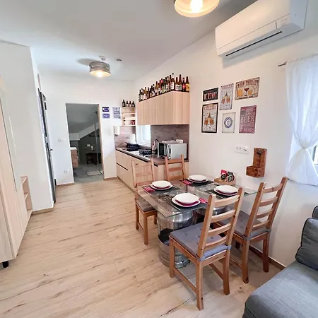 Beer & Wine House شقة *